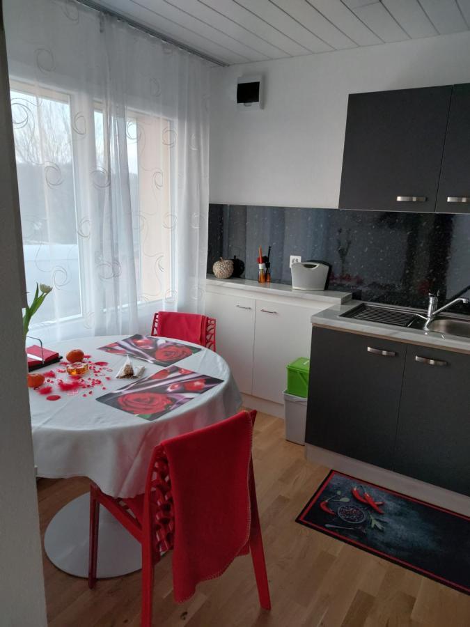 Beau Studio Avec Terrasse Et Vue Exclusivement Pour Non Fumeurs 벨몬트쉬르로잔 외부 사진